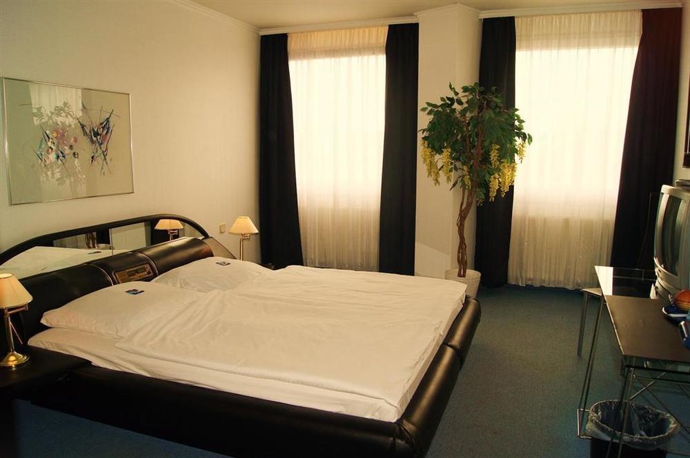 Hotel Berliner Baer Room photo